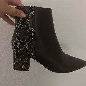 Nine West boots iliora size 8 snake skin